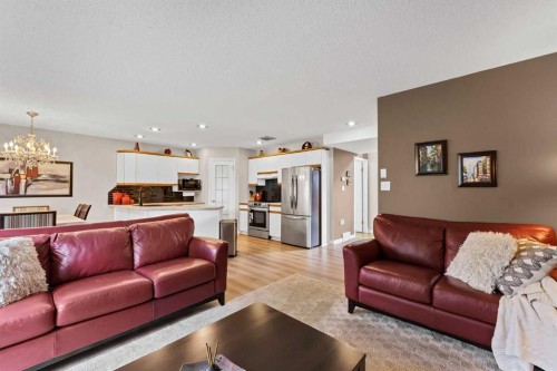 1A Stonegate Crescent Se, Medicine Hat, AB - Indoor Photo Showing Living Room