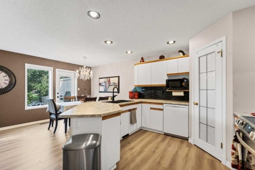 1A Stonegate Crescent Se, Medicine Hat, AB - Indoor Photo Showing Kitchen