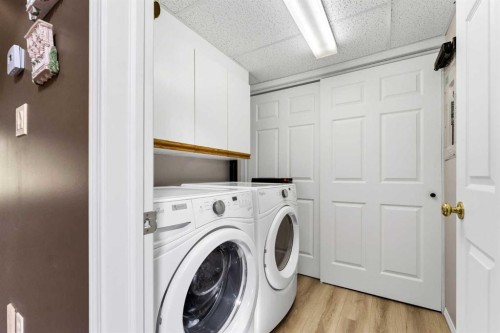1A Stonegate Crescent Se, Medicine Hat, AB - Indoor Photo Showing Laundry Room