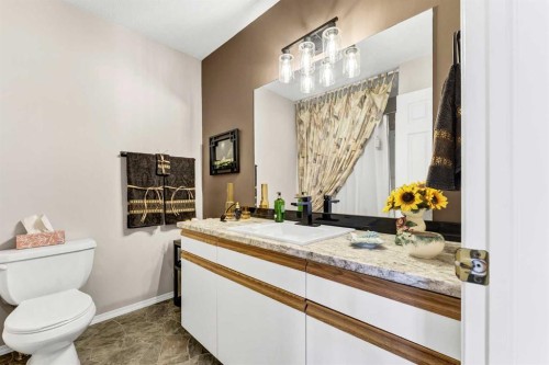 1A Stonegate Crescent Se, Medicine Hat, AB - Indoor Photo Showing Bathroom