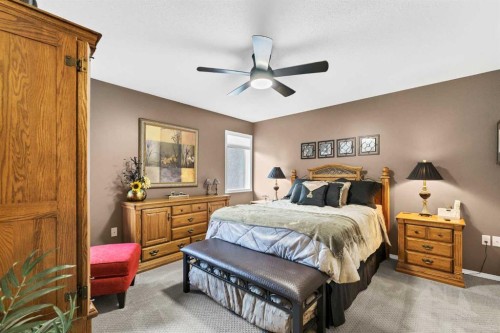 1A Stonegate Crescent Se, Medicine Hat, AB - Indoor Photo Showing Bedroom