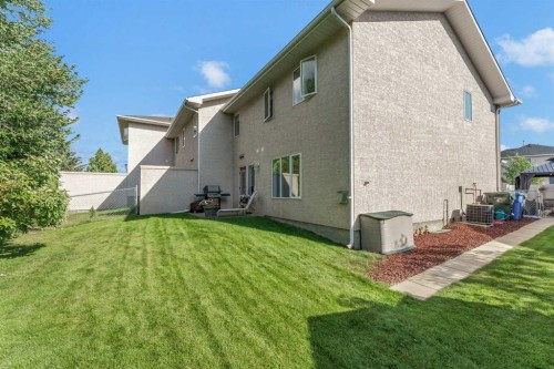 1A Stonegate Crescent Se, Medicine Hat, AB - Outdoor With Exterior