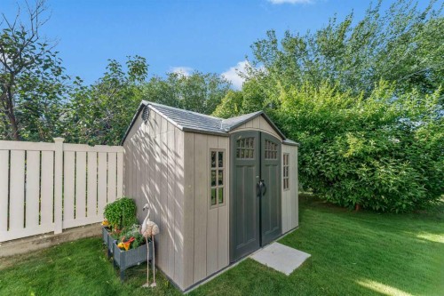 1A Stonegate Crescent Se, Medicine Hat, AB - Outdoor