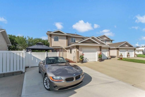 1A Stonegate Crescent Se, Medicine Hat, AB - Outdoor With Facade