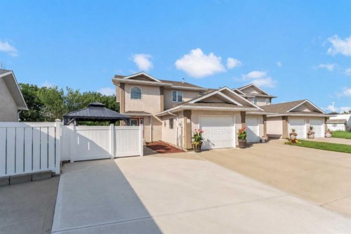 1A Stonegate Crescent Se, Medicine Hat, AB - Outdoor With Facade