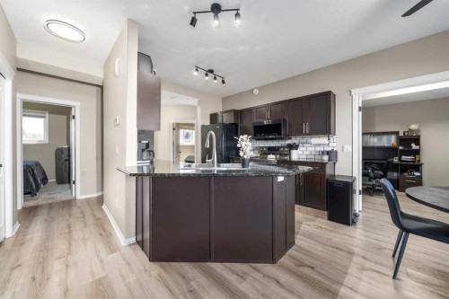 244 Northlands Pointe Ne, Medicine Hat, AB - Indoor Photo Showing Kitchen