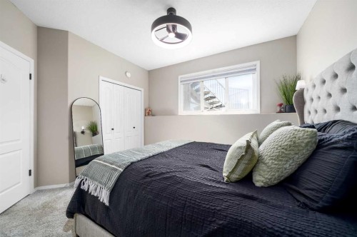 244 Northlands Pointe Ne, Medicine Hat, AB - Indoor Photo Showing Bedroom