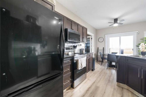 244 Northlands Pointe Ne, Medicine Hat, AB - Indoor Photo Showing Kitchen With Upgraded Kitchen