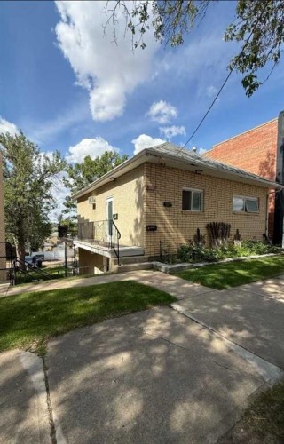 422 5 Street SE Medicine Hat, AB T1A 0N1
