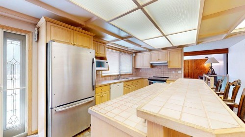 209 2 Avenue, Burdett, AB - Indoor Photo Showing Kitchen