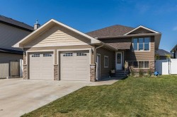 184 Hamptons Way SEMedicine Hat, AB T1B 0E1