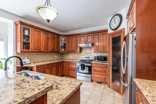 26 Ranchlands Way Ne, Medicine Hat, AB - Indoor Photo Showing Kitchen With Double Sink