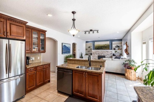 26 Ranchlands Way Ne, Medicine Hat, AB - Indoor Photo Showing Kitchen With Double Sink
