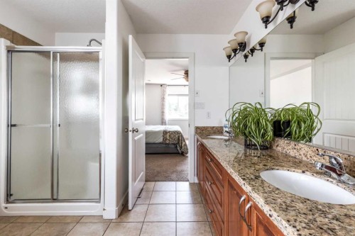 26 Ranchlands Way Ne, Medicine Hat, AB - Indoor Photo Showing Bathroom