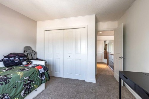 26 Ranchlands Way Ne, Medicine Hat, AB - Indoor Photo Showing Bedroom