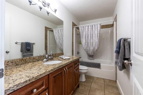 26 Ranchlands Way Ne, Medicine Hat, AB - Indoor Photo Showing Bathroom