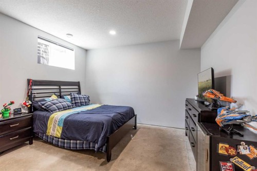 26 Ranchlands Way Ne, Medicine Hat, AB - Indoor Photo Showing Bedroom