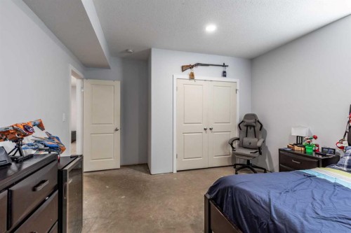 26 Ranchlands Way Ne, Medicine Hat, AB - Indoor Photo Showing Bedroom