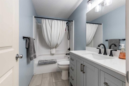 26 Ranchlands Way Ne, Medicine Hat, AB - Indoor Photo Showing Bathroom