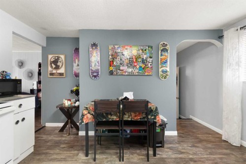 802 2 Street Se, Redcliff, AB - Indoor Photo Showing Dining Room