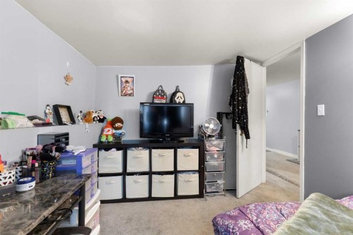 802 2 Street Se, Redcliff, AB - Indoor
