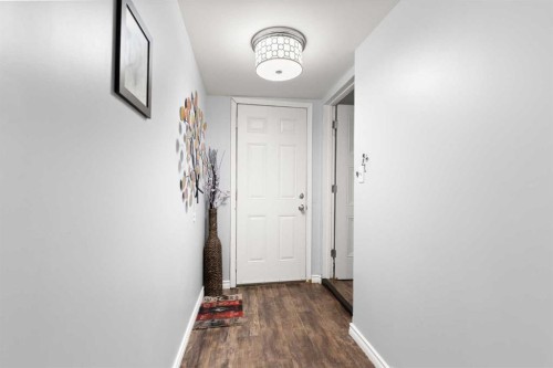 802 2 Street Se, Redcliff, AB - Indoor Photo Showing Other Room