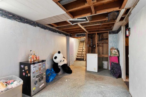 802 2 Street Se, Redcliff, AB - Indoor Photo Showing Basement