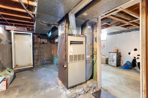 802 2 Street Se, Redcliff, AB - Indoor Photo Showing Basement