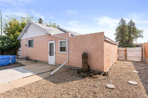 802 2 Street Se, Redcliff, AB - Outdoor With Exterior
