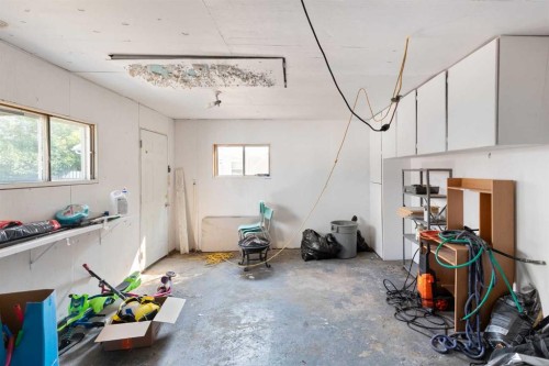 802 2 Street Se, Redcliff, AB - Indoor Photo Showing Other Room