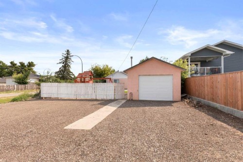 802 2 Street Se, Redcliff, AB - Outdoor