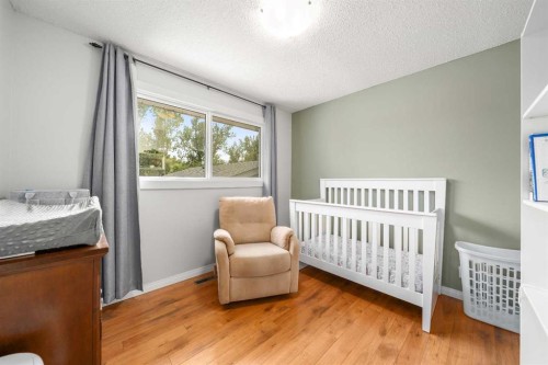 109 Centennial Park Crescent East, Bow Island, AB - Indoor Photo Showing Bedroom