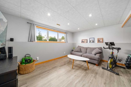 109 Centennial Park Crescent East, Bow Island, AB - Indoor