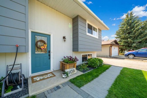 109 Centennial Park Crescent EAST Bow Island, AB T0K 0G0