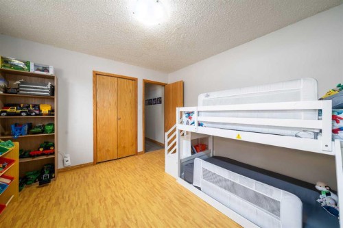 109 Centennial Park Crescent East, Bow Island, AB - Indoor Photo Showing Other Room