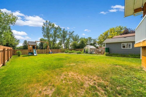 109 Centennial Park Crescent East, Bow Island, AB - Outdoor