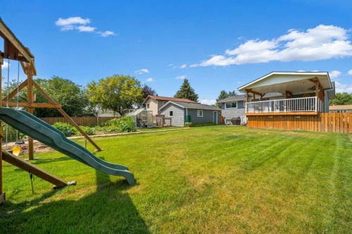 109 Centennial Park Crescent East, Bow Island, AB - Outdoor With Deck Patio Veranda