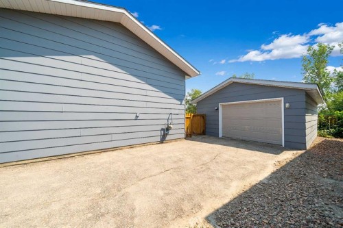 109 Centennial Park Crescent East, Bow Island, AB - Outdoor With Exterior