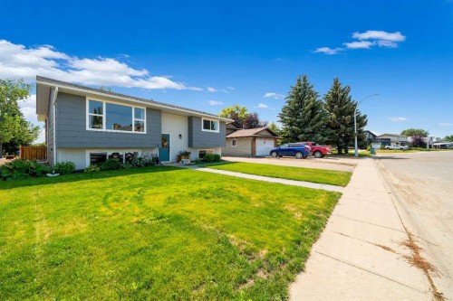 109 Centennial Park Crescent East, Bow Island, AB - Outdoor