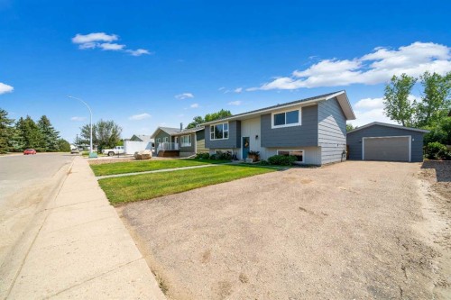 109 Centennial Park Crescent East, Bow Island, AB - Outdoor