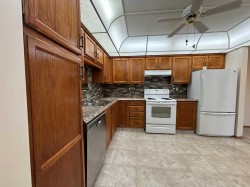 305-3090 15 Avenue SEMedicine Hat, AB T1B 3Z3