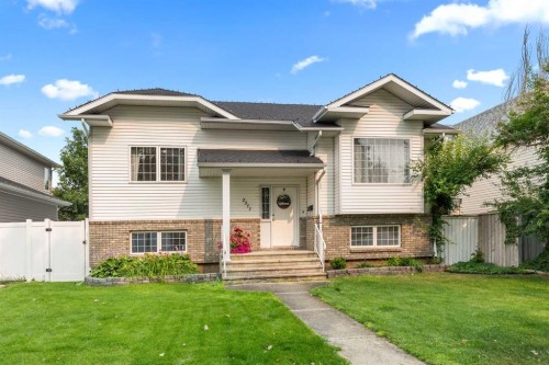 2377 Hawthorne Avenue NE Medicine Hat, AB T1C 1W6