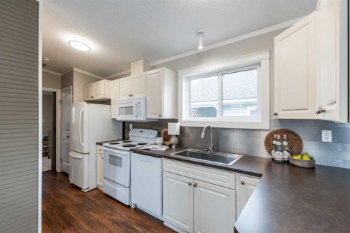 48 Chartwell Place Se, Medicine Hat, AB 