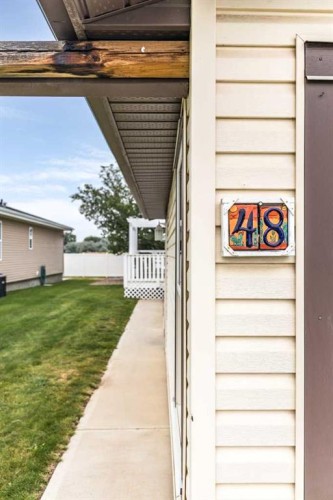 48 Chartwell Place Se, Medicine Hat, AB 