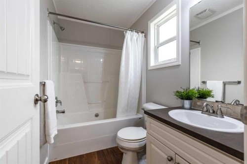 48 Chartwell Place Se, Medicine Hat, AB 