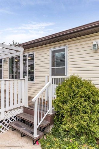 48 Chartwell Place Se, Medicine Hat, AB 