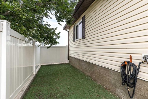 48 Chartwell Place Se, Medicine Hat, AB 