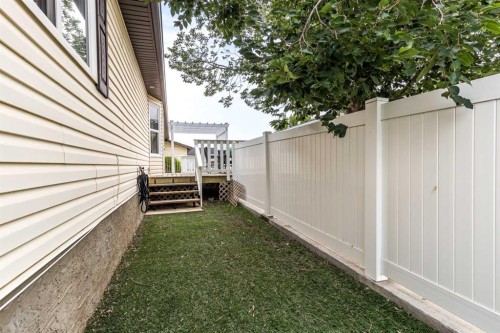 48 Chartwell Place Se, Medicine Hat, AB 