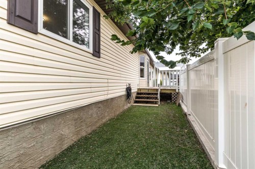 48 Chartwell Place Se, Medicine Hat, AB 