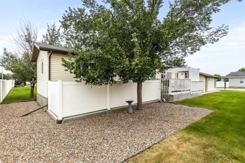 48 Chartwell Place Se, Medicine Hat, AB 